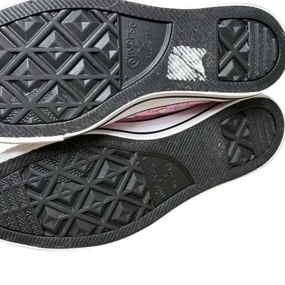 Converse Hello Kitty x Chuck Taylor All Star Ox 'Pink Kitty Pattern Low Tops 9.5 - Picture 12 of 15